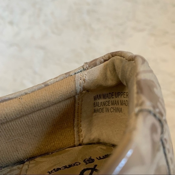 𝅺B.O.C born concept tan beige Peggy clogs tooled embossed leather mules - Picture 3 of 8